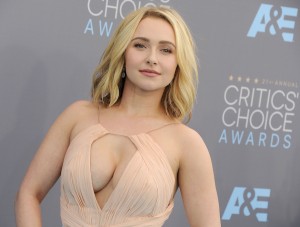 SANTA MONICA, CA - JANUARY 17: Actress Hayden Panettiere arrives at the 21st Annual Critics' Choice Awards at Barker Hangar on January 17, 2016 in Santa Monica, California. (Photo by Gregg DeGuire/WireImage)